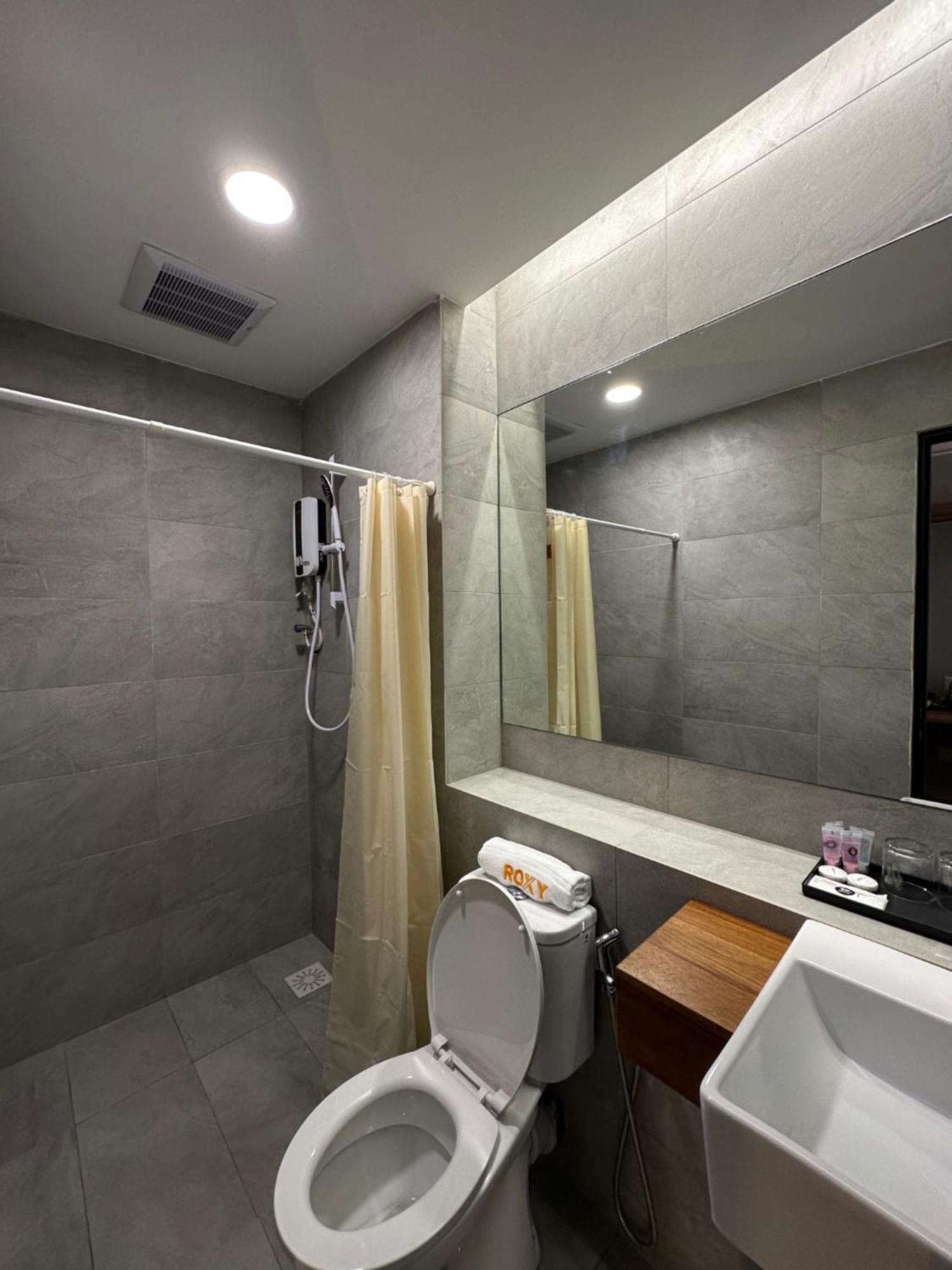 Roxy Hotel Aiman Кучинг Экстерьер фото