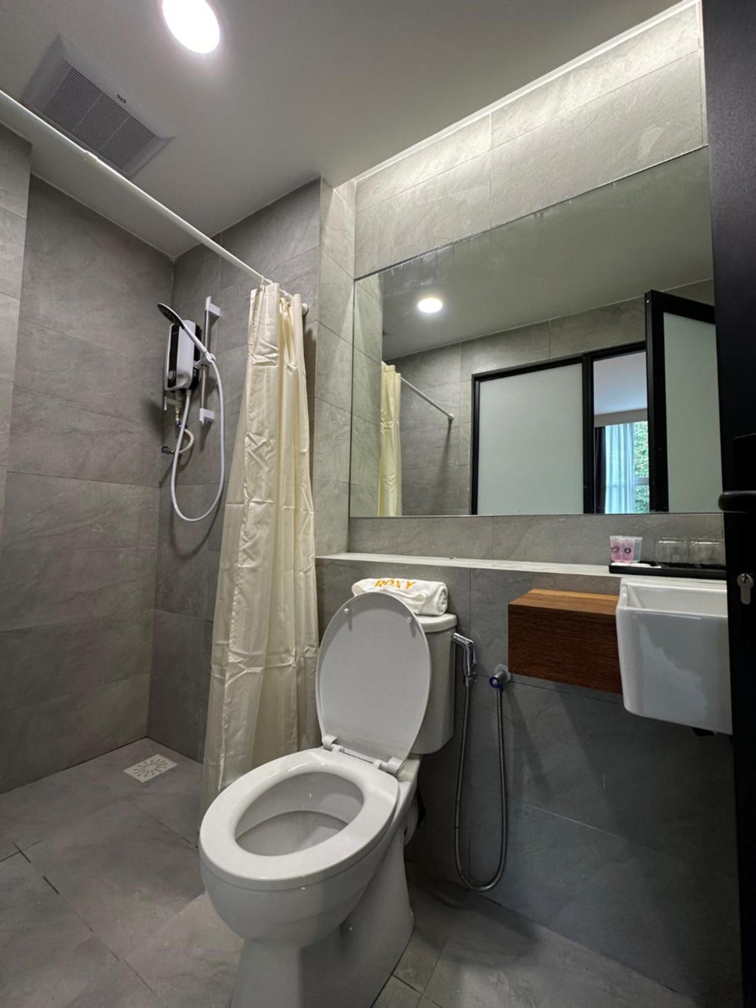 Roxy Hotel Aiman Кучинг Экстерьер фото